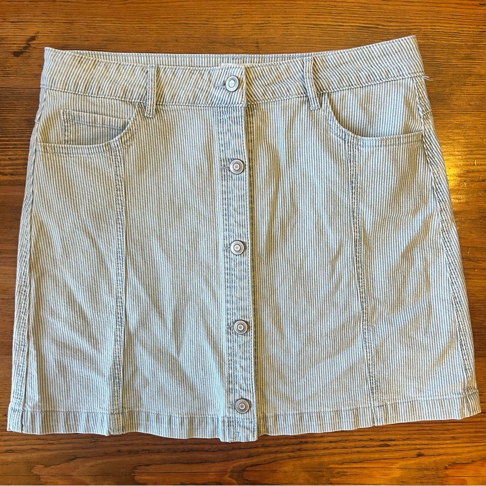 Button-Front Mini Skirt in Light Blue Stripe